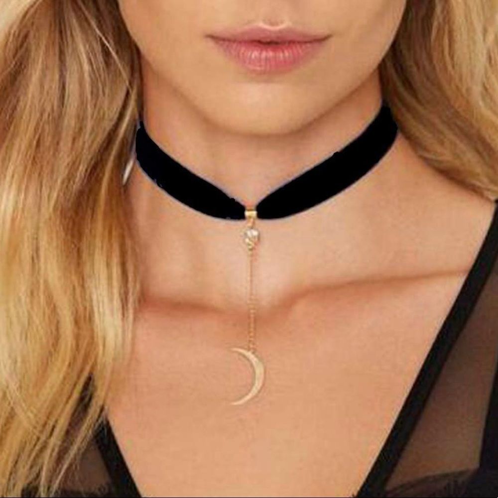Artio Choker Necklace Jewelry with Moon Pendant